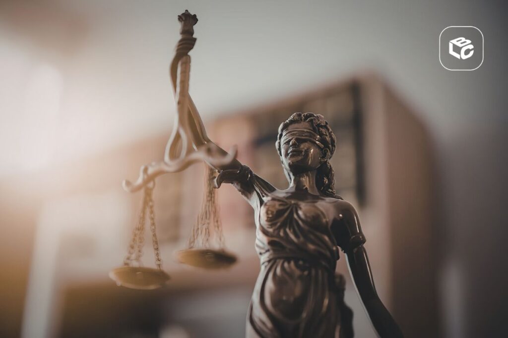 Estátua da Justiça cega com balança, simbolizando a venda de RPV antes de ser expedida